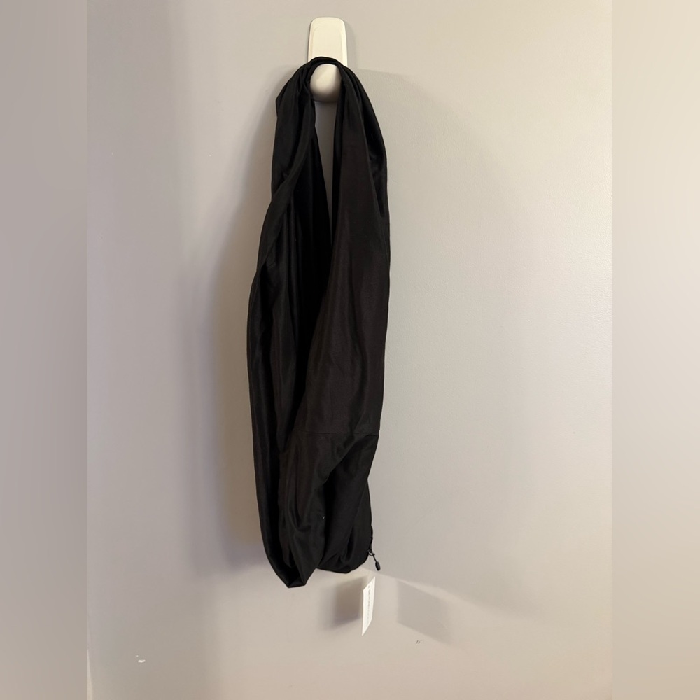 Beyond Yoga Black Pocket Infinity Scarf NWT